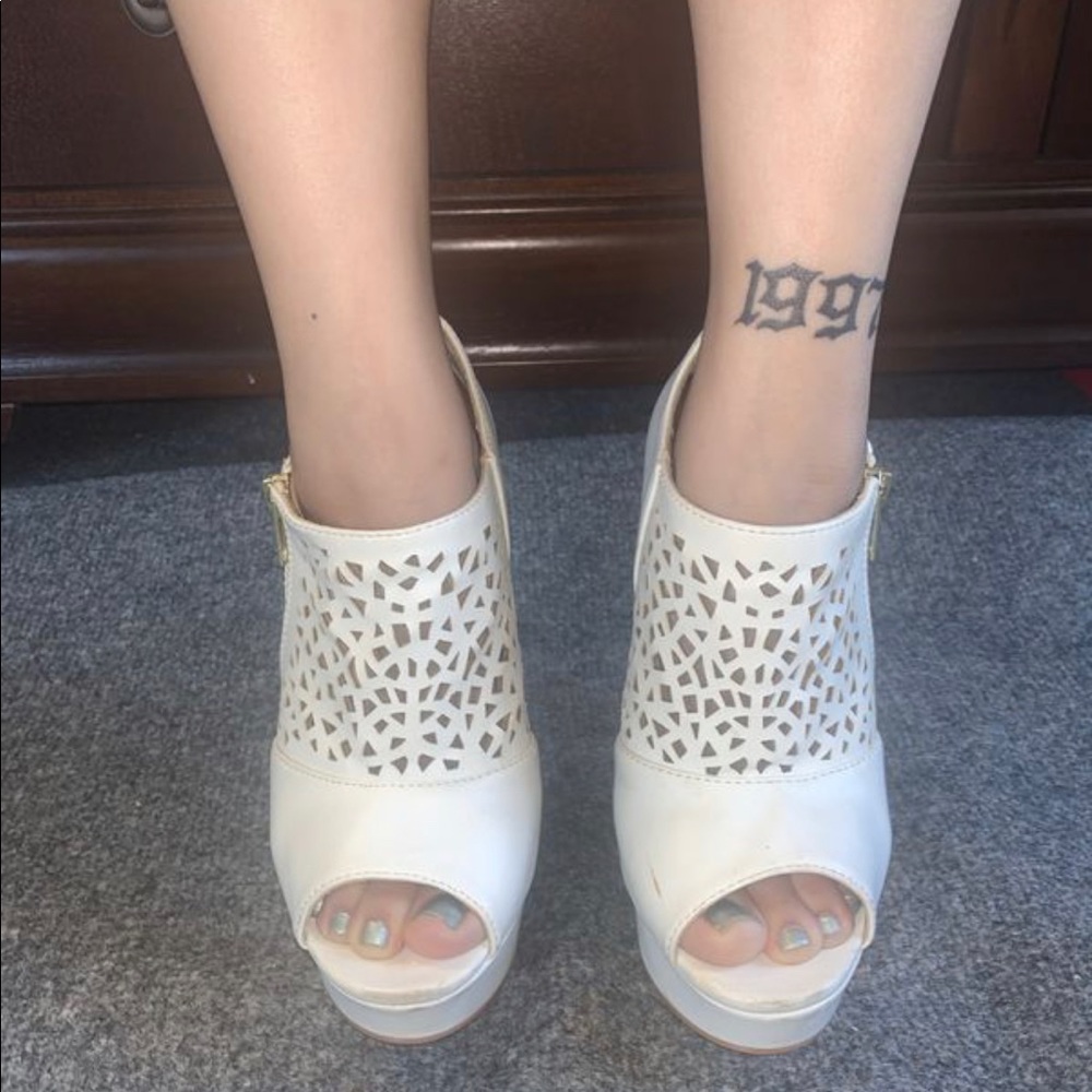 Shoes - Picture 6 of 15
